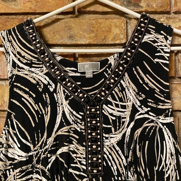 Black and White Patterned Sleeveless Dress - Picture 4 of 6